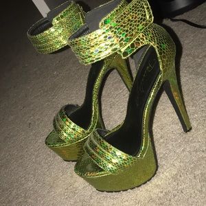 Privileged platform heel NEVER WORN